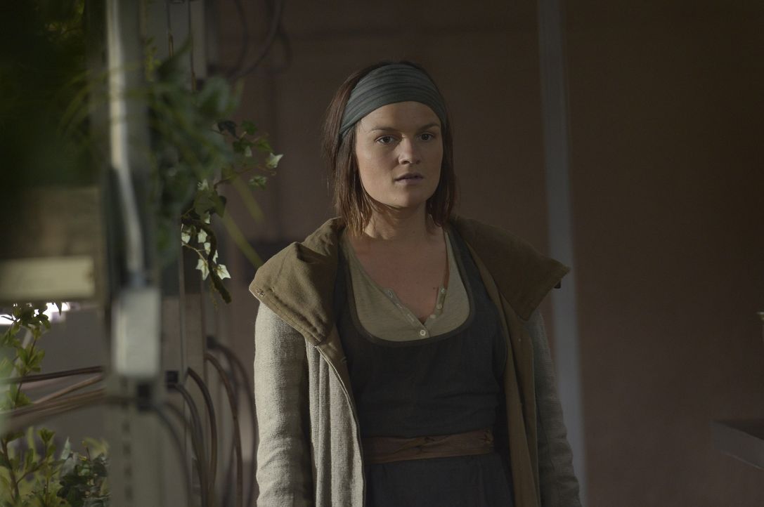 Schwester Olivia (Sarah Booth) weiht Kyle in Peters Pläne ein und gerät damit selber in Lebensgefahr ... - Bildquelle: Philippe Bosse 2014 Syfy Media, LLC