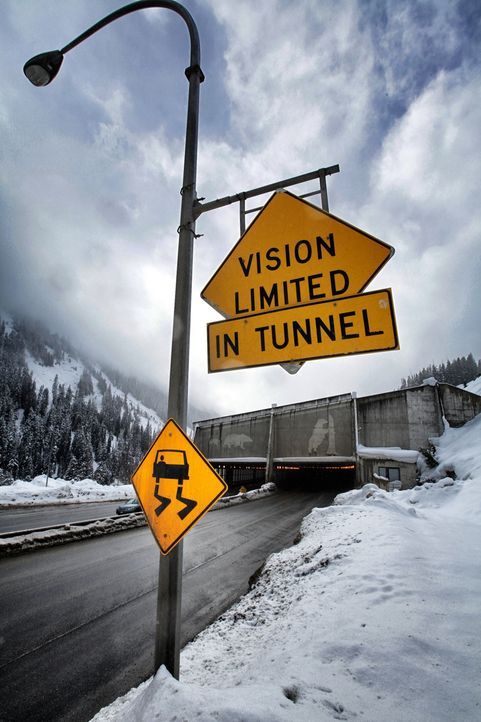 Der Coquihalla Highway in Kanada gehört zu den gefährlichsten Schnellstraßen der Welt. Raues Wetter und Steinschläge machen sie selbst für erfahrene... - Bildquelle: Beyond Distribution