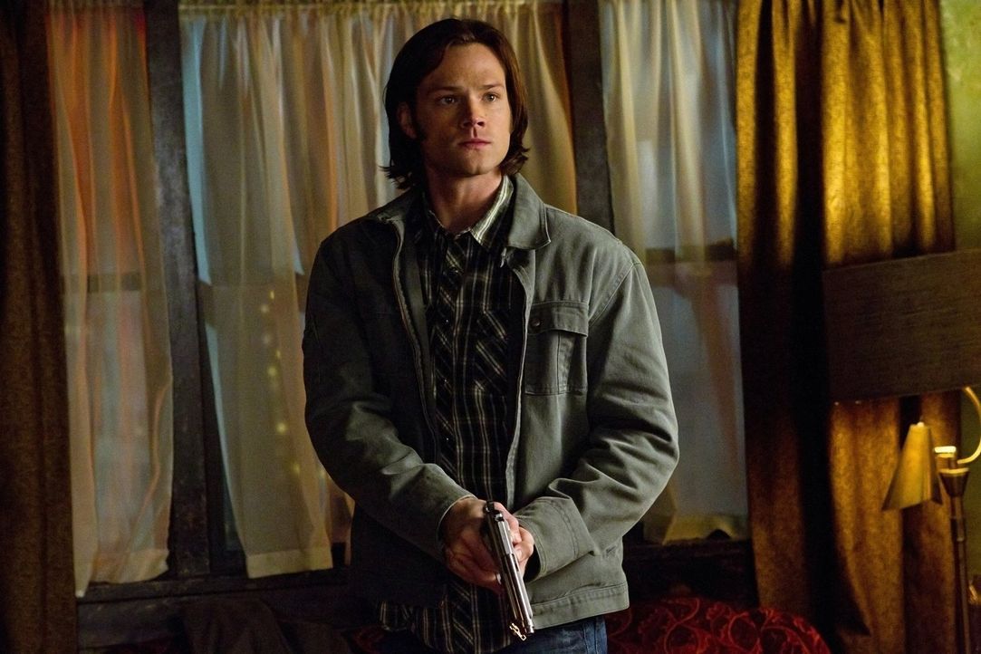 Sam (Jared Padalecki) und Dean untersuchen einen Fall, bei dem die Opfer mit einem seltsamen Symbol gebrandmarkt und ihnen die Hände und Füße abgetr... - Bildquelle: Warner Bros. Television