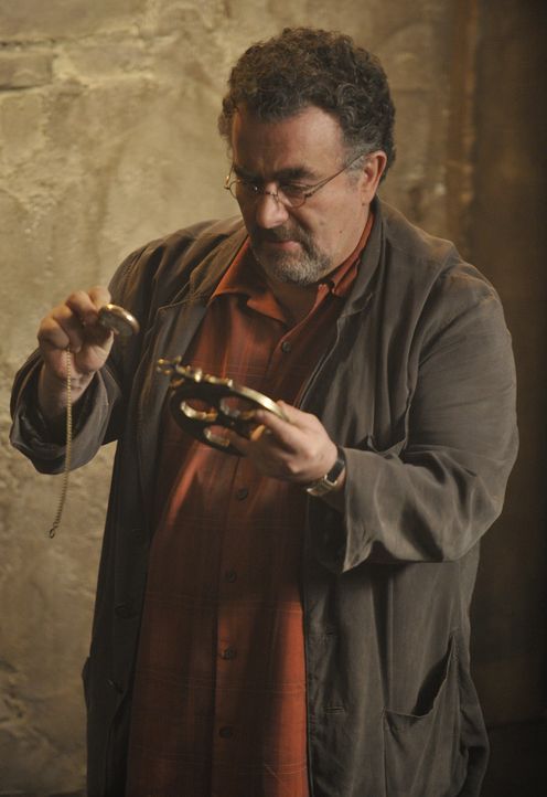 Artie Nielsen (Saul Rubinek) - Bildquelle: Steve Wilkie 2012 Universal Network Television LLC. ALL RIGHTS RESERVED. / Steve Wilkie