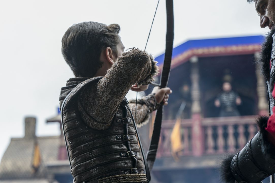 Igor (Oran Glynn O'Donovan, l.); Prinz Dir (Lenn Kudrjawizki, r.) - Bildquelle: 2020 TM Productions Limited / T5 Vikings IV Productions Inc. All Rights Reserved. An Ireland-Canada Co-Production.
