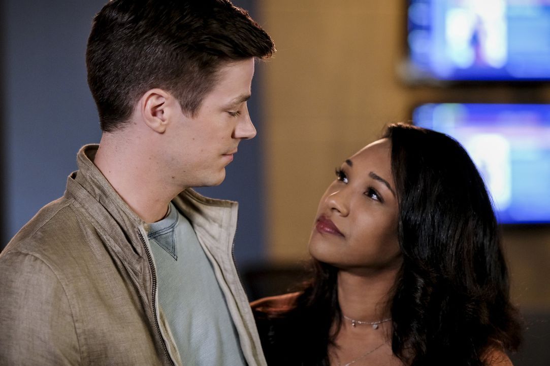 Barry (Grant Gustin, l.); Iris (Candice Patton, r.) - Bildquelle: Robert Falconer 2018 The CW Network, LLC. All rights reserved.