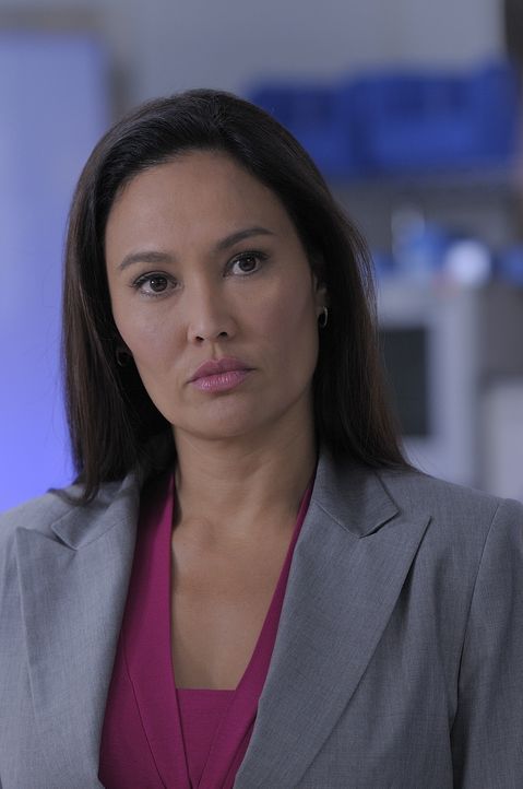 Katie Logan (Tia Carrere) zieht Myka und Pete zu einem Fall hinzu, bei dem Daniel Dickenson, der frühere Vorgesetzte der beiden umgebracht wurde. Di... - Bildquelle: Philippe Bosse SCI FI Channel