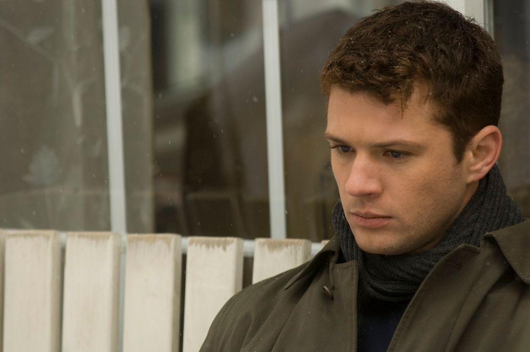 Verzweifelt an seinem neuen Fall: FBI Neuling Eric O'Neill (Ryan Phillippe) ... - Bildquelle: Universal Pictures