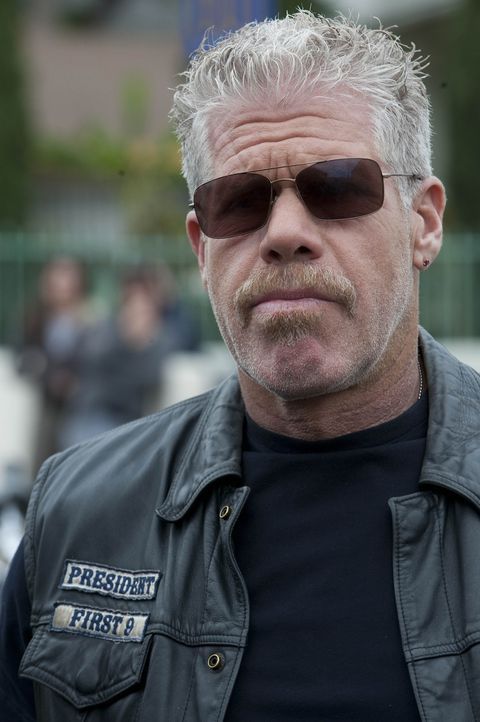 Clay (Ron Perlman) und die Sons kehren mit Abel nach Charming zurück, um sich dem nächsten Problem, Taras Kidnapping, zuzuwenden ... - Bildquelle: 2010 FX Networks, LLC. All rights reserved.