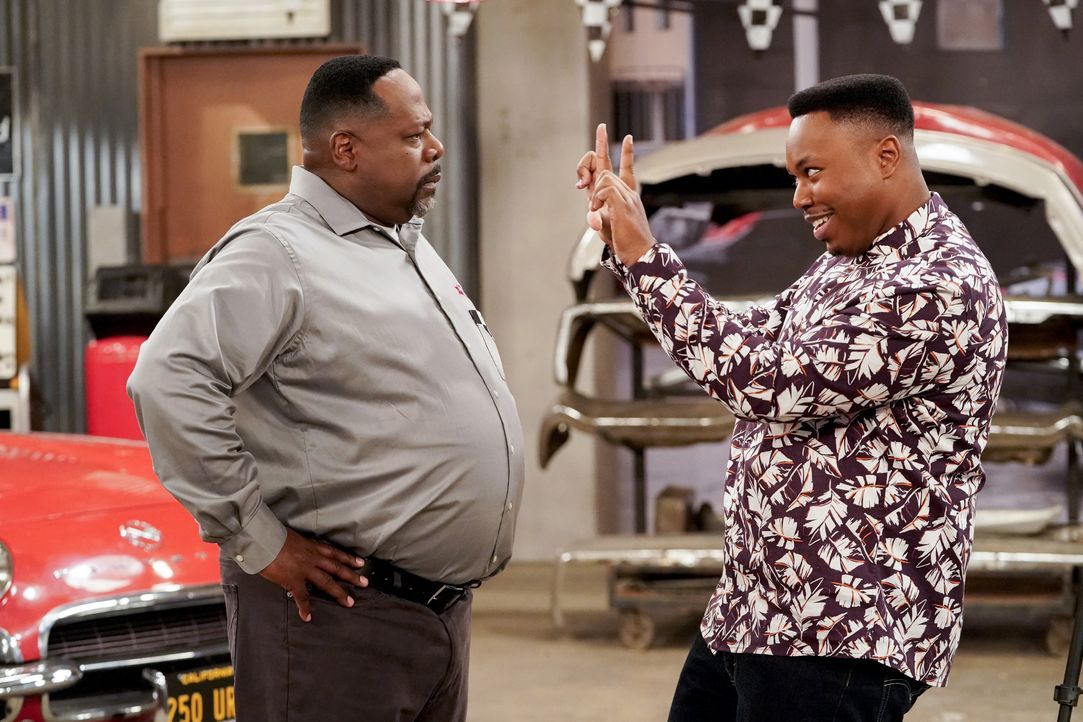 Calvin Butler (Cedric the Entertainer, l.); Marty Butler (Marcel Spears, r.) - Bildquelle: Greg Gayne © 2020 CBS Broadcasting, Inc. All Rights Reserved. / Greg Gayne