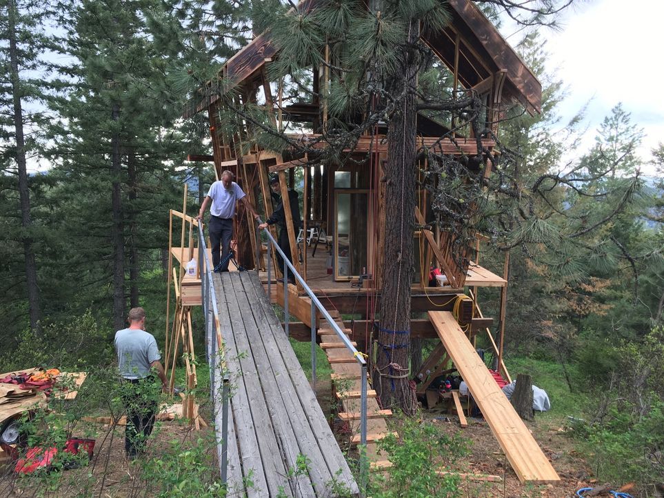 Eine Menge Arbeit steht den Baumhaus-Männern dieses Mal in Idaho bevor: Lynn und ihr Mann Andrew, die durch ihre Jobs oft gestresst und viel unterwe... - Bildquelle: 2016,DIY Network/Scripps Networks, LLC. All Rights Reserved