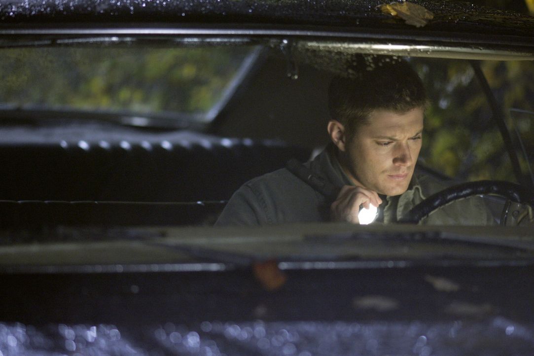 Begibt sich auf eine gefährliche Jagd nach dem Übernatürlichen: Dean Winchester (Jensen Ackles) ... - Bildquelle: Warner Brothers