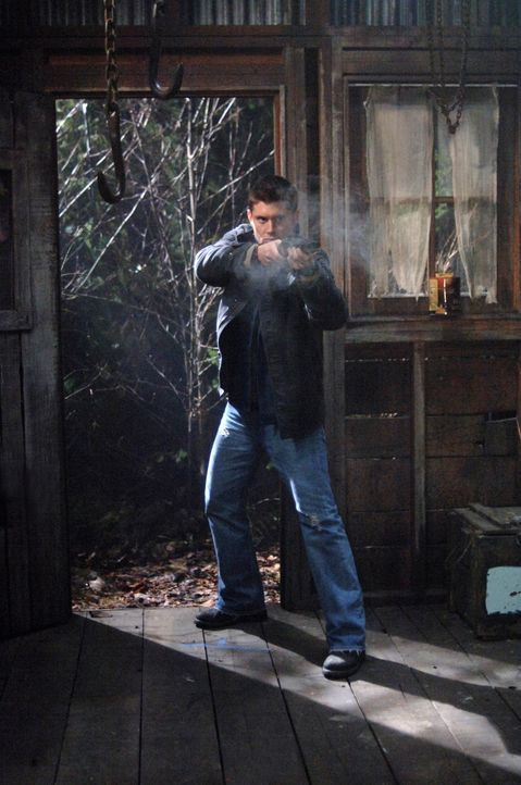 Im Kampf gegen einen wütenden Geist: Dean (Jensen Ackles) ... - Bildquelle: Warner Bros. Television