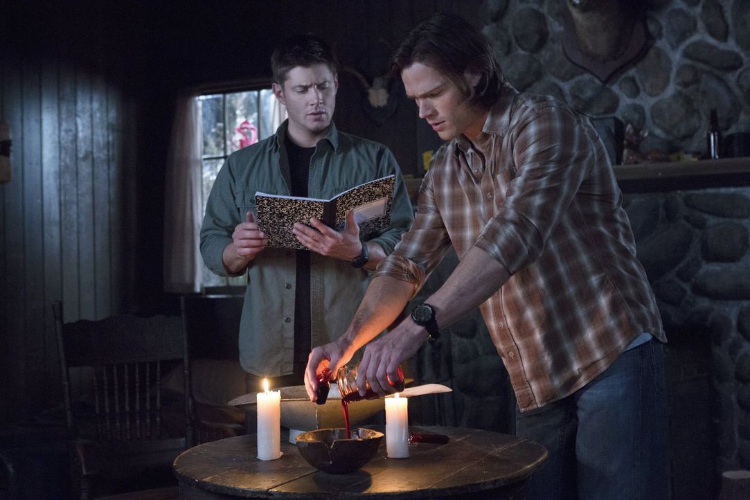 Sam (Jared Padalecki, r.) und Dean (Jensen Ackles, l.) haben jetzt die Blutampullen von den entsprechenden Personen, um ihre Rettungsaktion durchfüh... - Bildquelle: Warner Bros. Television