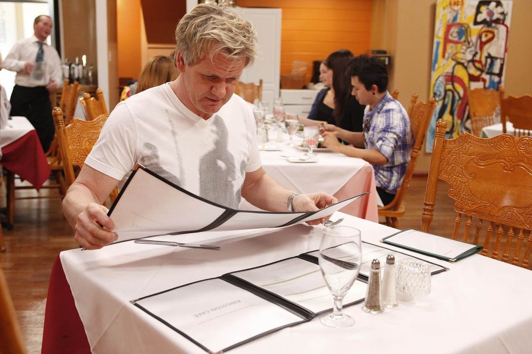 Auf den ersten Blick scheint das Team des Kingston Cafés alles richtig zu machen, doch dann macht Gordon Ramsay eine unappetitliche Entdeckung ... - Bildquelle: Greg Gayne Fox Broadcasting.  All rights reserved.