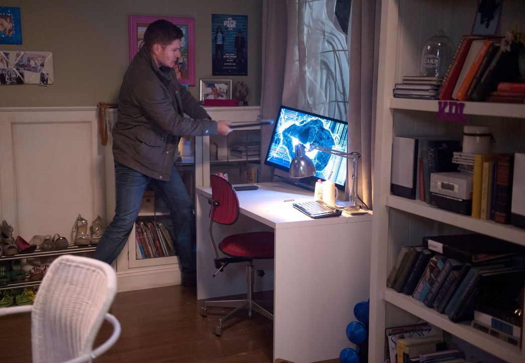 Erkennen Sam und Dean (Jensen Ackles) zu spät, wie sich der rachsüchtige Geist fortbewegt? - Bildquelle: 2016 Warner Brothers