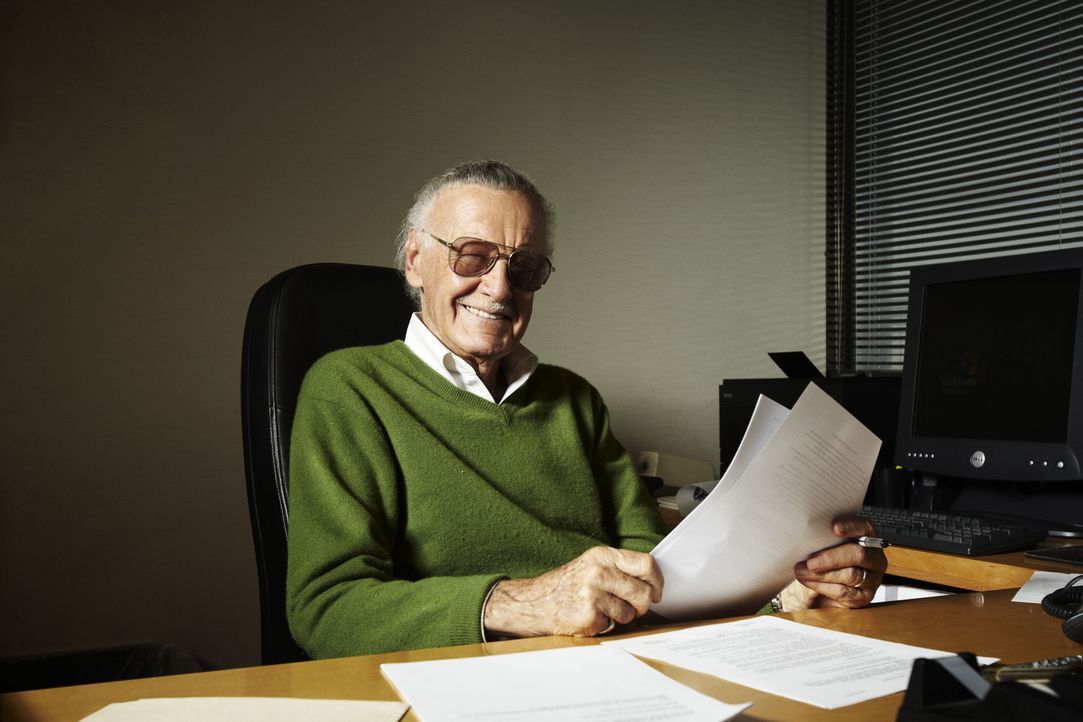 Auf der Suchen nach echten Superhelden: Comic-Ikone Stan Lee, der Iron Man, Thor, Hulk und die X-Men erfunden hat ... - Bildquelle: 2011 A&E TELEVISION NETWORKS, LLC. ALL RIGHTS RESERVED.