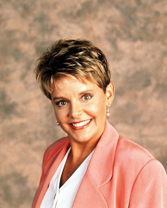 (11. Staffel) - Die spießige Marcy (Amanda Bearse) könnte mit ihrer nervigen und pedantischen Art jeden auf die Palme bringen. - Bildquelle: Sony Pictures Television International. All Rights Reserved.