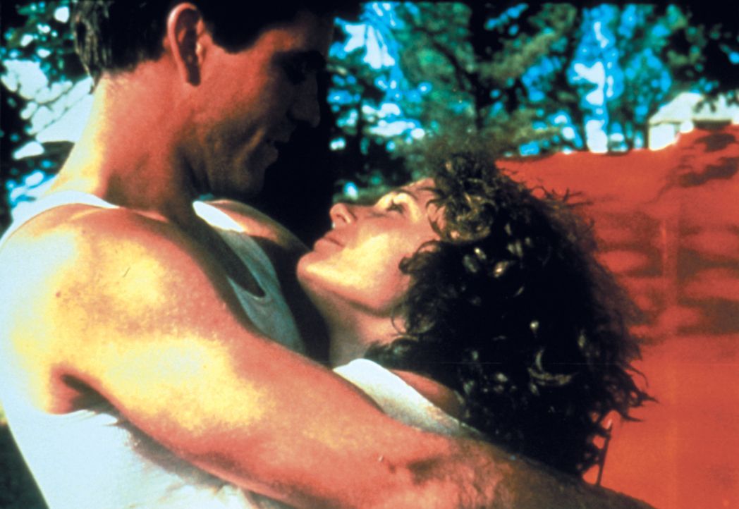 Ein Bild aus glücklichen Tagen: Max Rockatansky (Mel Gibson, l.) und seine Frau Jessie (Joanne Samuel, r.) ... - Bildquelle: Warner Bros.
