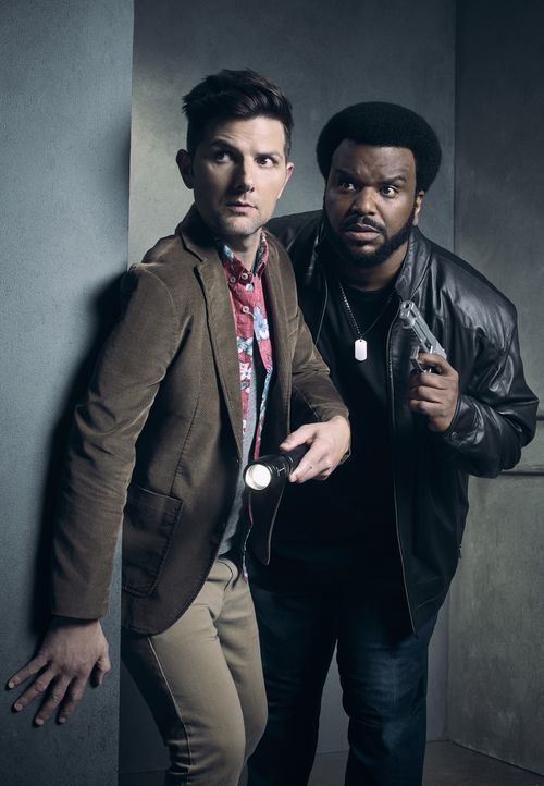(1. Staffel) - Auf den einstigen Professor Max Jennifer (Adam Scott, l.) und Sicherheitsmitarbeiter Leroy Wright (Craig Robinson, r.) wartet eine sp... - Bildquelle: Justin Stephens 2017 Fox and its related entities.  All rights reserved. / Justin Stephens