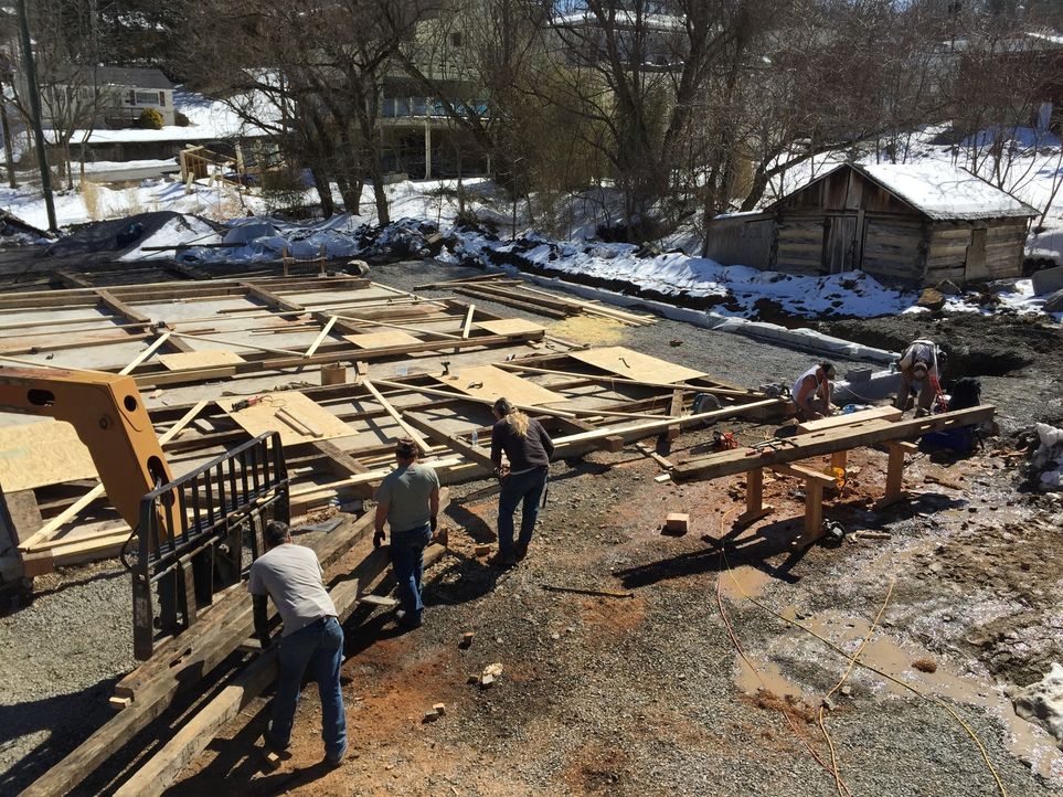 Die Scheunen-Profis haben sich auf die Restauration der ältesten Scheunen und Hütten Amerikas spezialisiert und sie machen ihren Job mit viel Leiden... - Bildquelle: 2015, DIY Network/Scripps Networks, LLC. All Rights Reserved.