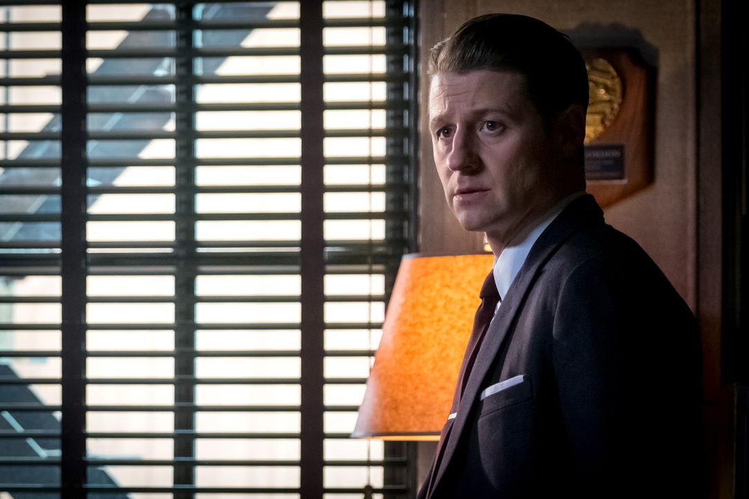 Jeden Tag, an dem Gordon (Ben McKenzie) die Arkham-Insassen nicht einfangen kann, machen es den Polizisten schwerer. Schließlich fasst er einen unge... - Bildquelle: 2017 Warner Bros.