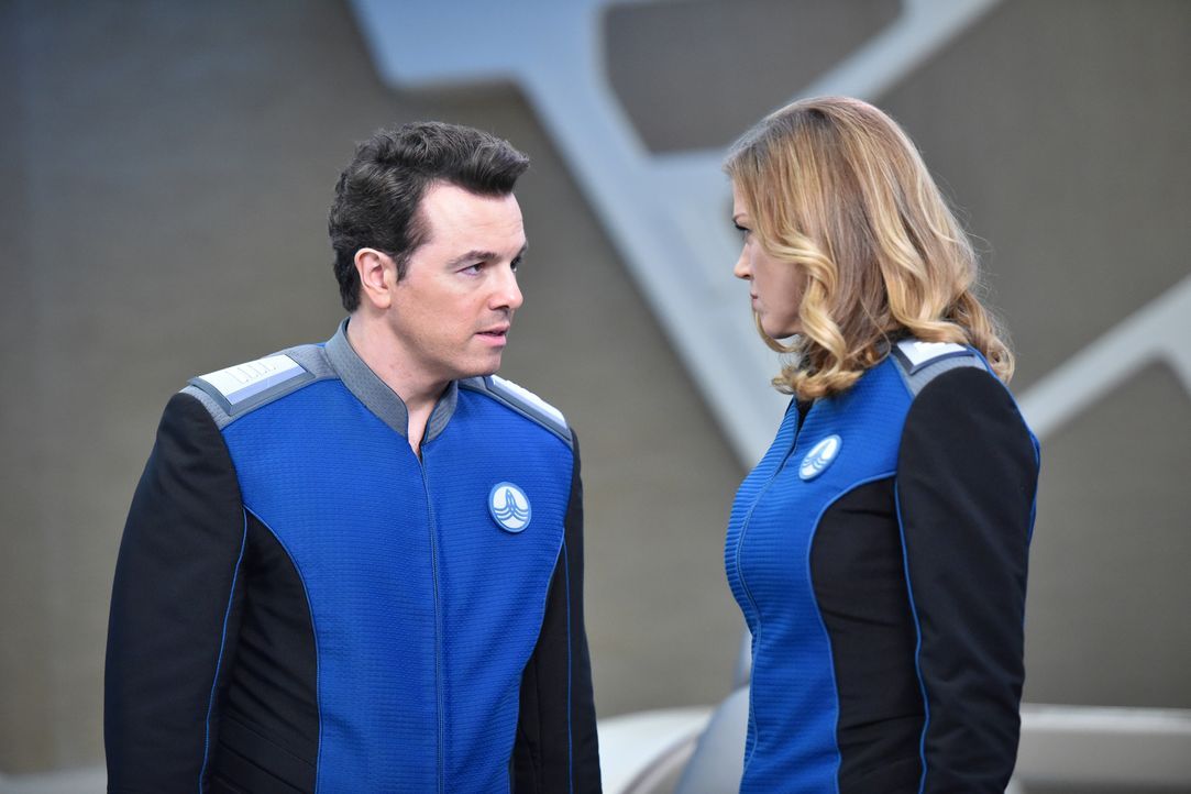 Macht sich Kelly (Adrianne Palicki, r.) wirklich Sorgen um die Sicherheit der USS Orville oder ist sie einfach nur eifersüchtig, weil sich Ed (Seth... - Bildquelle: Michael Becker 2017 Fox and its related entities. All rights reserved. / Michael Becker