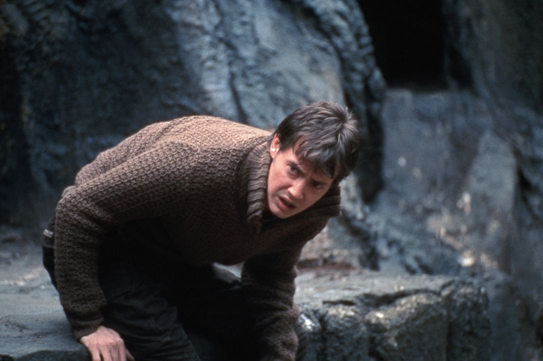 Die Reise nach Rumänien birgt für Luke (Jason London) viele Gefahren. Dort begibt er sich gemeinsam mit Pater Uffizi auf die Suche nach Dracula ... - Bildquelle: Buena Vista Home Entertainment, Inc. All rights reserved