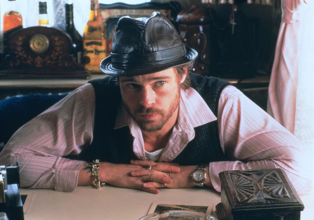 Der irische Zigeuner Mickey O'Neil (Brad Pitt) neigt dazu, seine Träume unbeirrbar zu verfolgen ... - Bildquelle: 2003 Sony Pictures Television International. All Rights Reserved.