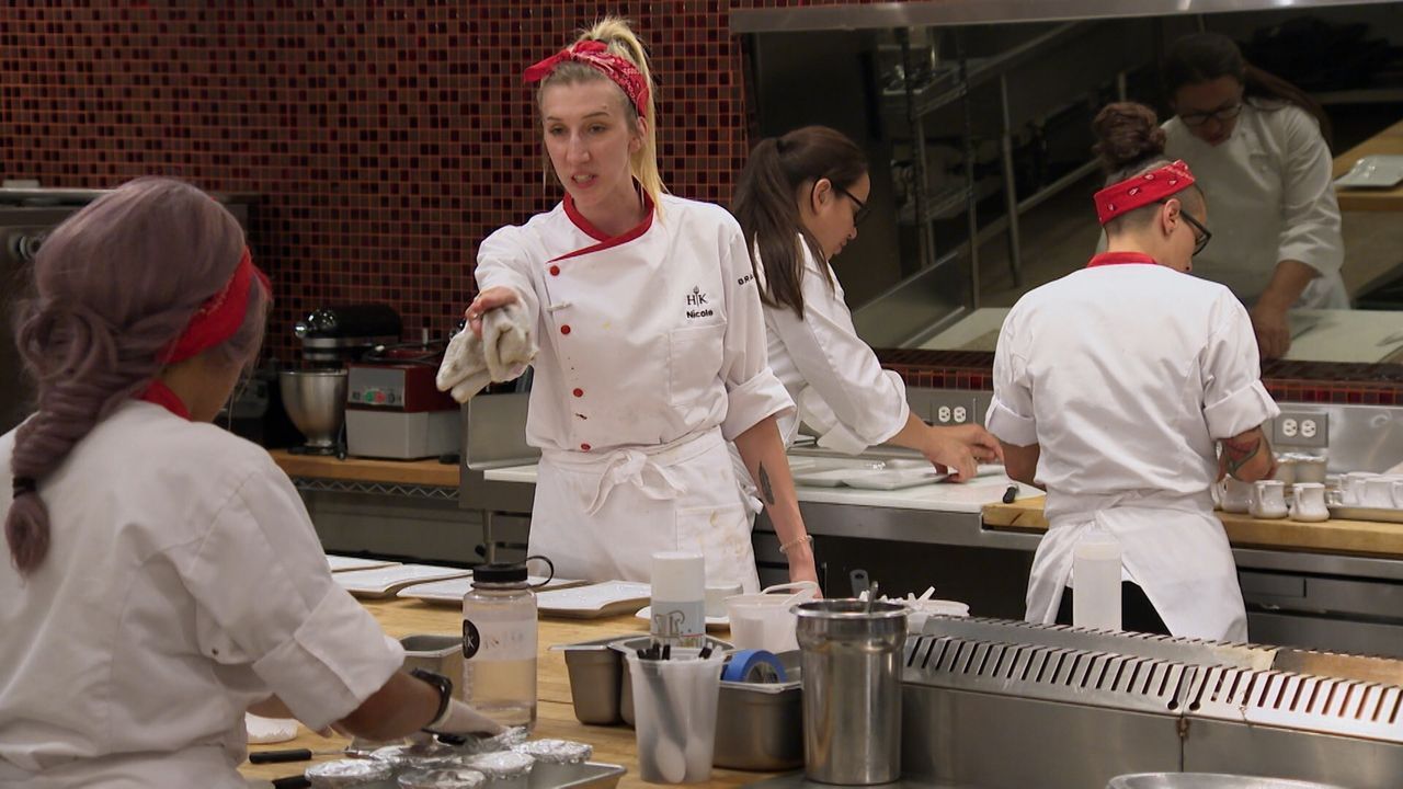 Das Wohltätigkeits-Dinner - Bildquelle: © ITV Studios Limited 2021 All Rights Reserved.