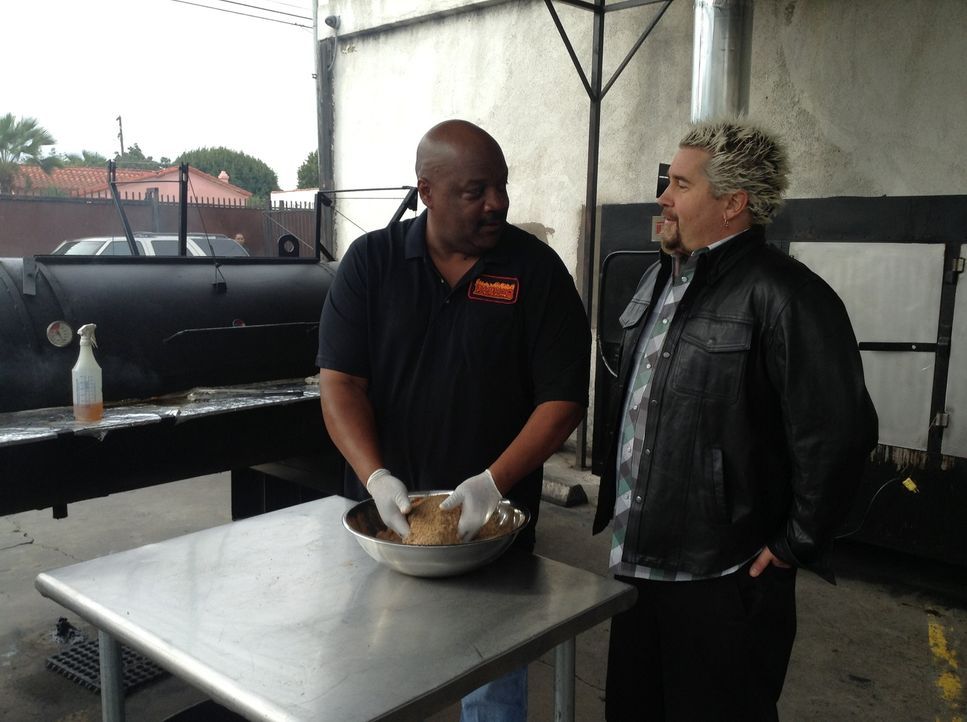 Guy Fieri (r.) - Bildquelle: 2013, Television Food Network, G.P. All Rights Reserved.