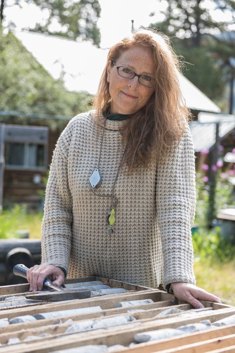 Die Geologin Lesley Hunt unterstützt die Bunce bei ihrer Suche nach Jade ... - Bildquelle: JADE PRODUCTIONS LTD.