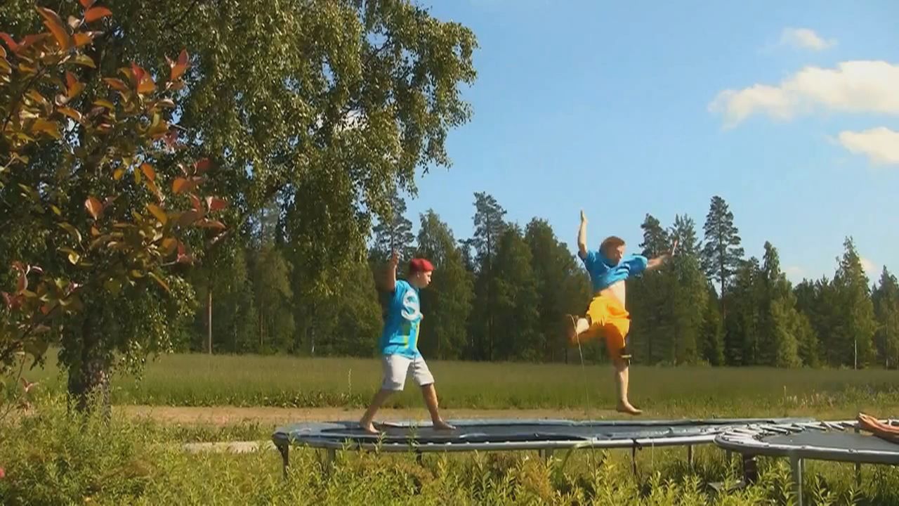 Die Clipshow "World Wide Dummies" präsentiert Clips krasser Fettnäpfchentreter aus dem Netz ... - Bildquelle: 2014 BELLUM ENTERTAINMENT