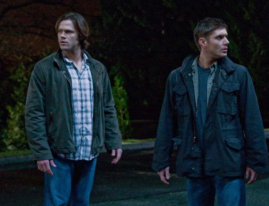 Werden von zwei wütenden Jägern getötet und finden sich im Himmel wieder: Sam (Jared Padalecki, l.) und Dean (Jensen Ackles, r.) ... - Bildquelle: Warner Brothers