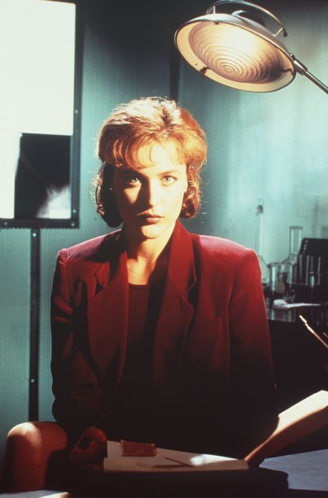 (1. Staffel) - FBI-Agentin Dana Scully (Gillian Anderson) gerät mehr und mehr in den Sog von Vorgängen, die auf natürliche Weise nicht zu erklären s... - Bildquelle: TM +   Twentieth Century Fox Film Corporation. All Rights Reserved.