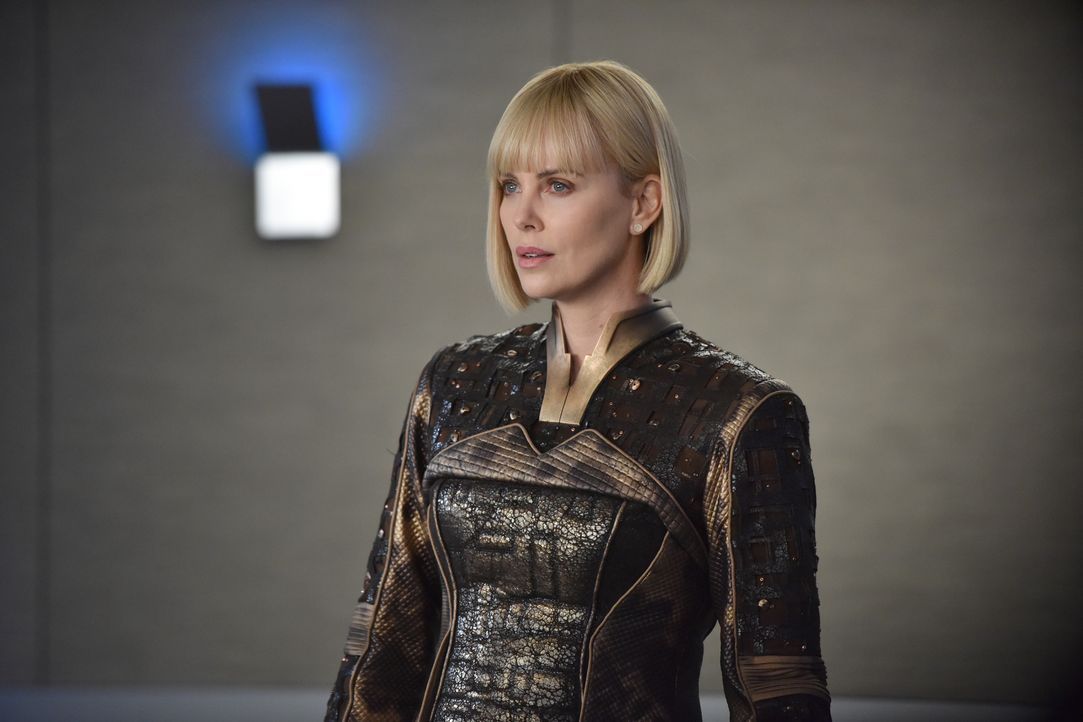 Spielt Captain Pria (Charlize Theron) ein hinterlistiges Spielchen mit Ed und seiner Crew? - Bildquelle: Michael Becker 2017 Fox and its related entities. All rights reserved. / Michael Becker