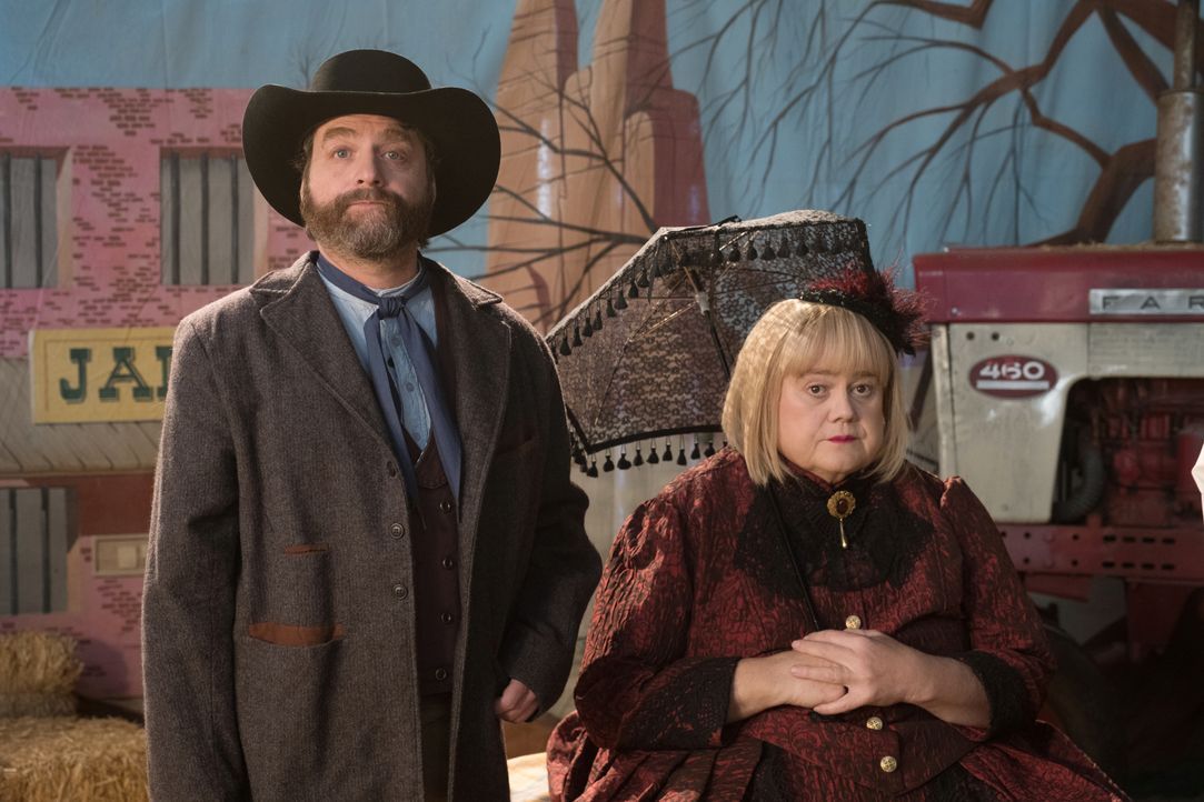 Chip Baskets (Zach Galifianakis, l.); Christine Baskets (Louie Anderson, r.) - Bildquelle: 2018 FX Productions, LLC.  All rights reserved.