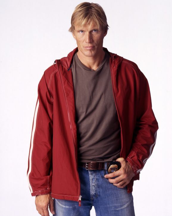 Kennt die Gauner unter seinen Kollegen und will ihnen das Handwerk legen: Officer Frank Gannon (Dolph Lundgren) ... - Bildquelle: Nu-Image Films