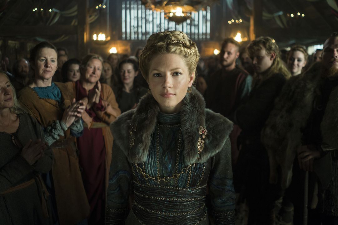 Während Lagertha (Katheryn Winnick) ihren Thron in Kattegat eingenommen hat, wissen Ragnars Söhne nicht, ob sie ihr vertrauen können ... - Bildquelle: 2016 TM PRODUCTIONS LIMITED / T5 VIKINGS III PRODUCTIONS INC. ALL RIGHTS RESERVED.