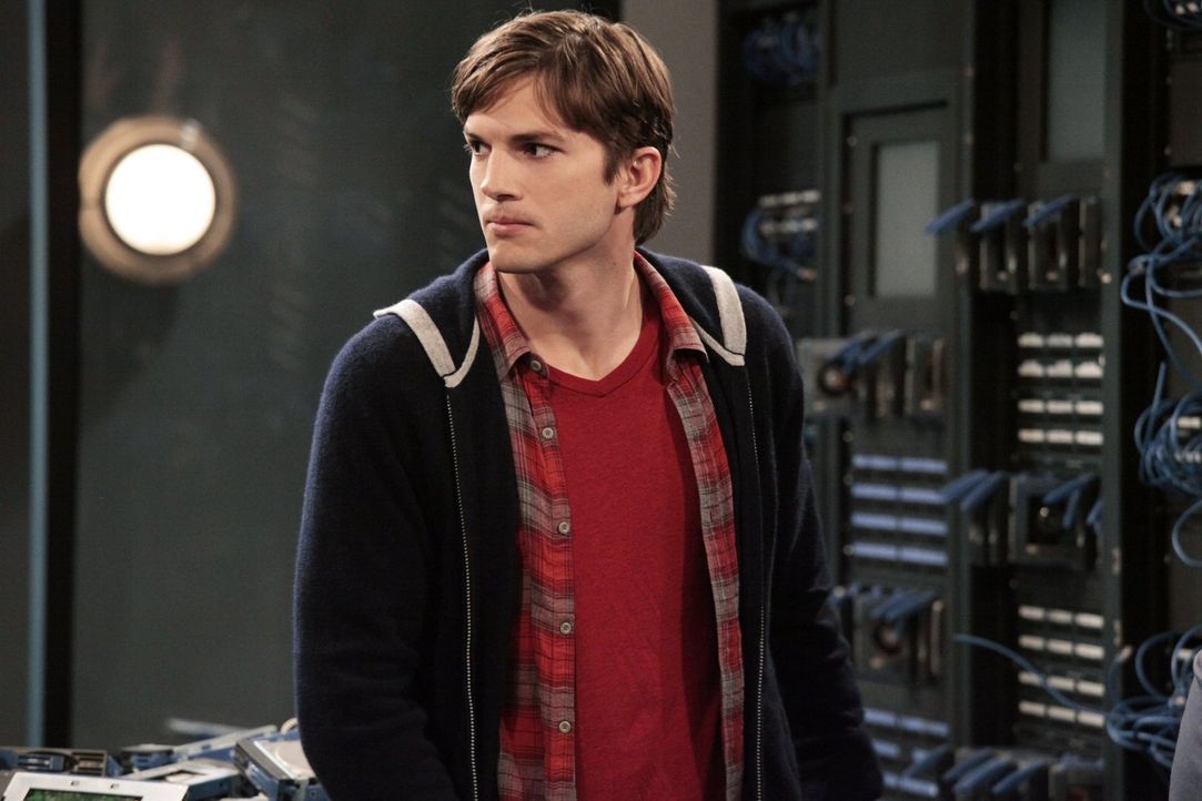 Macht einen großen Fehler, als er Jake und Eldridge bei sich in der Firma arbeiten lässt: Walden (Ashton Kutcher) ... - Bildquelle: Warner Brothers Entertainment Inc.