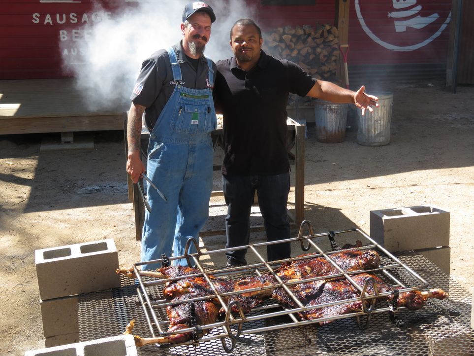 Ted Prater (l.); Roger Mooking (r.) - Bildquelle: 2017, Television Food Network, G.P. All Rights Reserved.