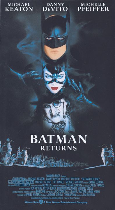 Das zweite Abenteuer von Batman (Michael Keaton, oben) bringt ihn mit der faszinierenden Catwoman (Michelle Pfeiffer, M.)  zusammen. Gemeinsam - und... - Bildquelle: Warner Bros.