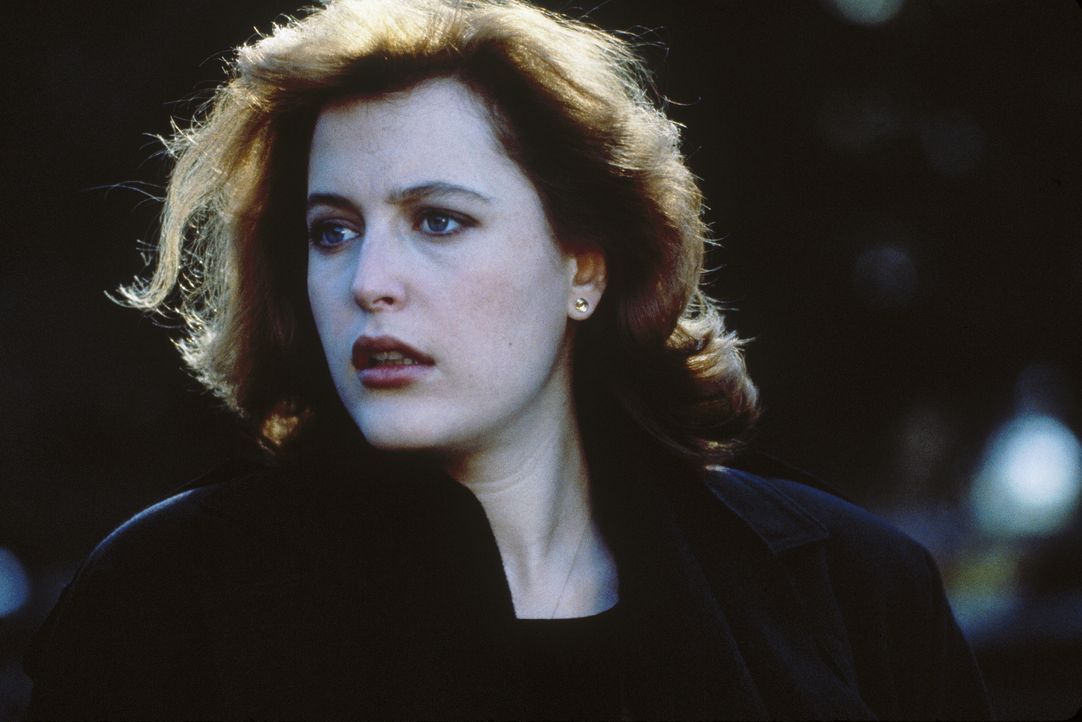 Noch weiß Scully (Gillian Anderson) nicht, dass sie sich in großer Gefahr befindet ... - Bildquelle: TM +   2000 Twentieth Century Fox Film Corporation. All Rights Reserved.