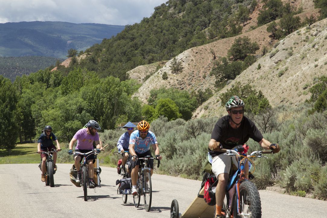 Die rauen Rocky Mountains im Westen Colorados sind ein Traum für tollkühne Outdoorfans wie die Stomparillaz, einer Gruppe von begeisterten Mountainb... - Bildquelle: 2016,DIY Network/Scripps Networks, LLC. All Rights Reserved.