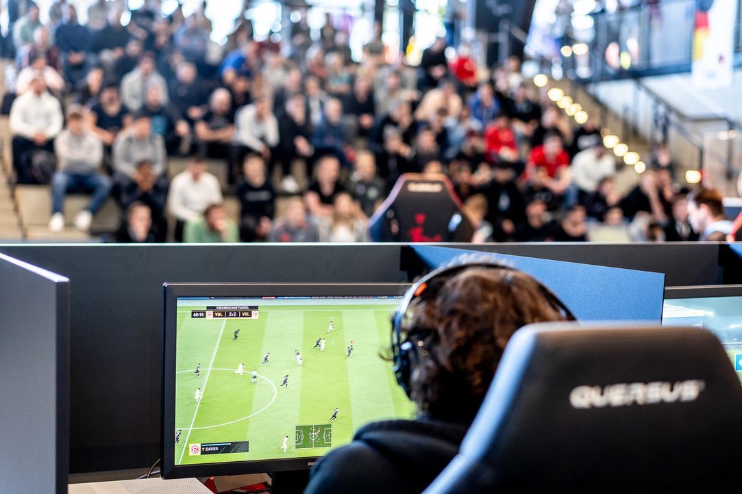 ran eSports: FIFA 20 - Virtual Bundesliga Spieltag 9 Live - Bildquelle: Felix Gemein 2019 DFL Deutsche Fußball Liga GmbH / Felix Gemein