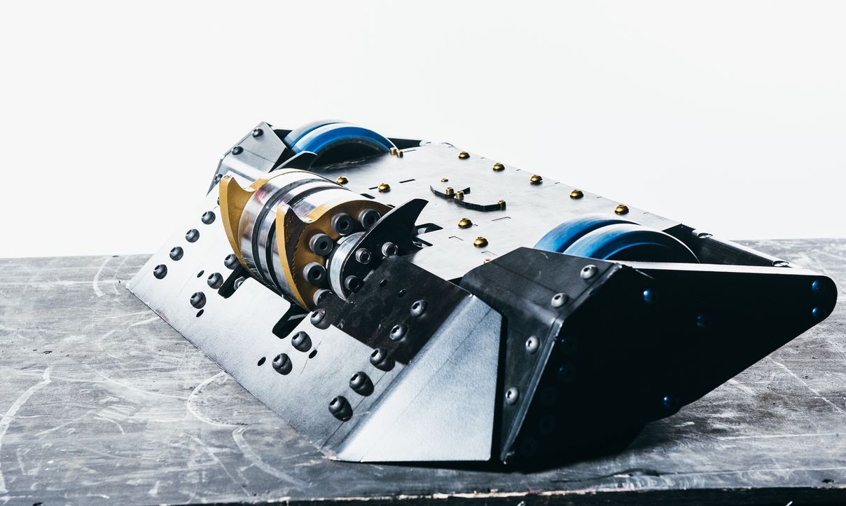 Dieser selbst gebaute Roboter soll für das Team Pulsar die "Robot Wars" gewinnen... - Bildquelle: Andrew Rae 
