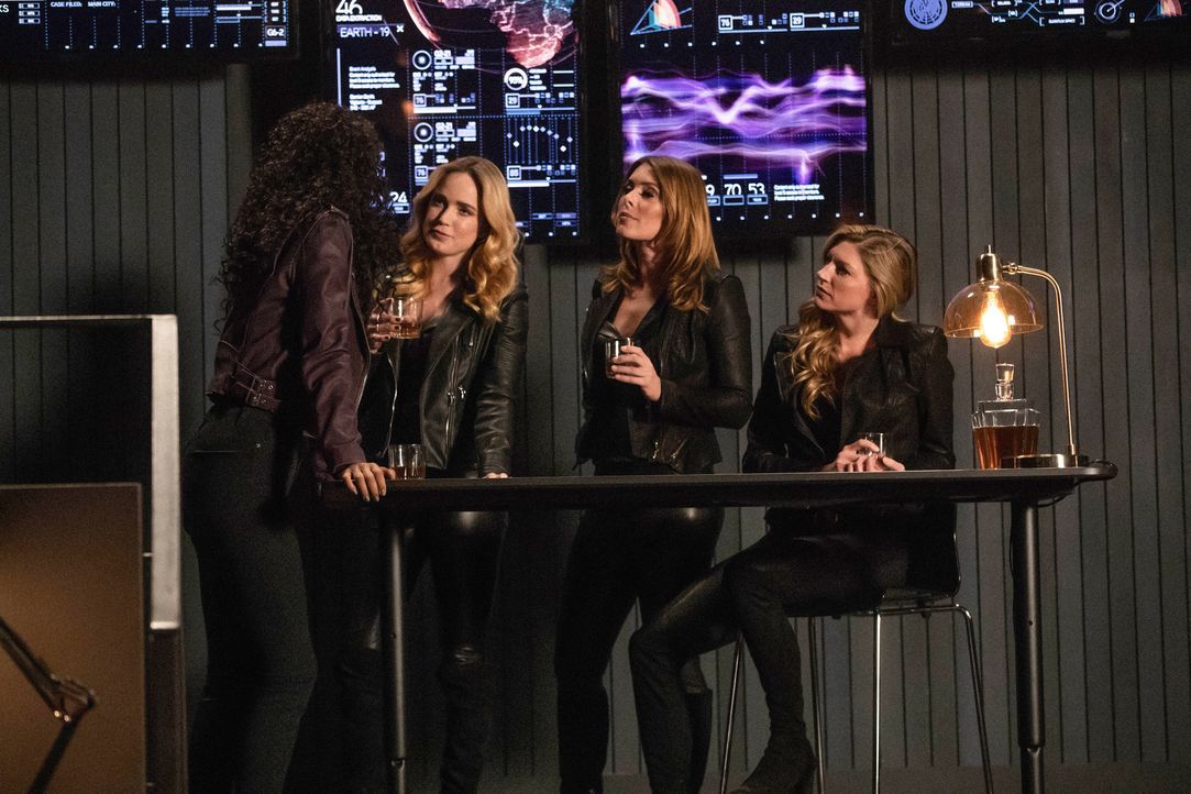 (v.l.n.r.) Charlie (Maisie Richardson-Sellers); Sara (Caity Lotz); Gideon (Amy Louise Pemberton); Ava (Jes Macallan) - Bildquelle: Jack Rowand 2018 The CW Network, LLC. All rights reserved. / Jack Rowand