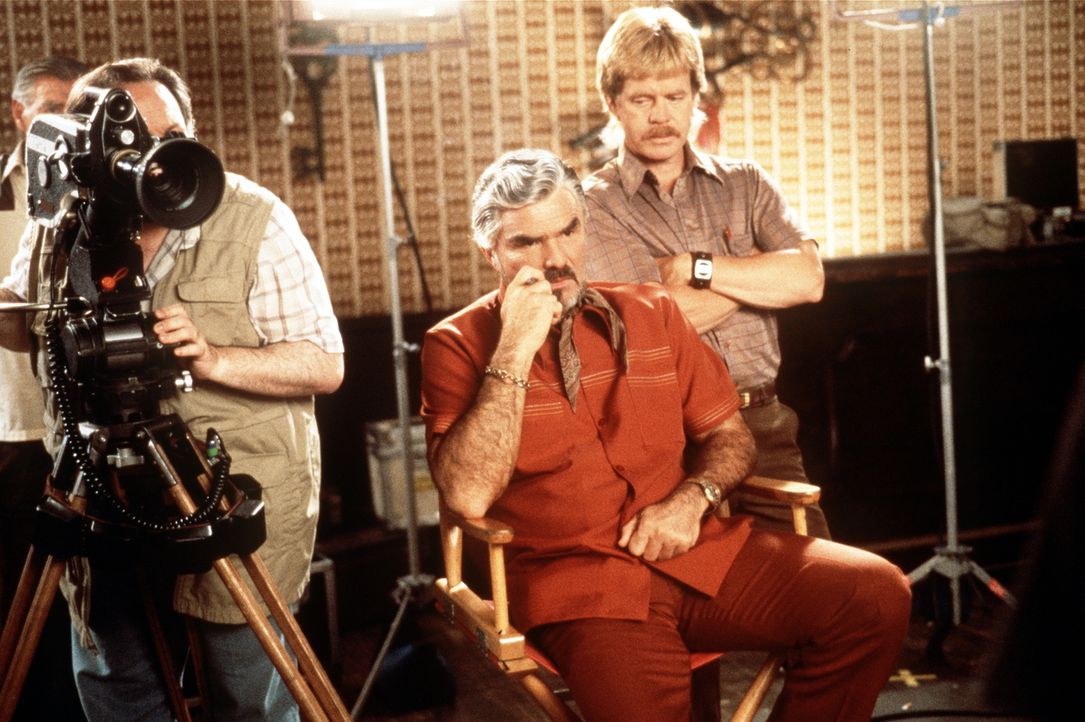 Regisseur Jack Horner (Burt Reynolds, M.) träumt davon, einen "ernsthaften" Sexfilm zu drehen ... - Bildquelle: New Line Cinema