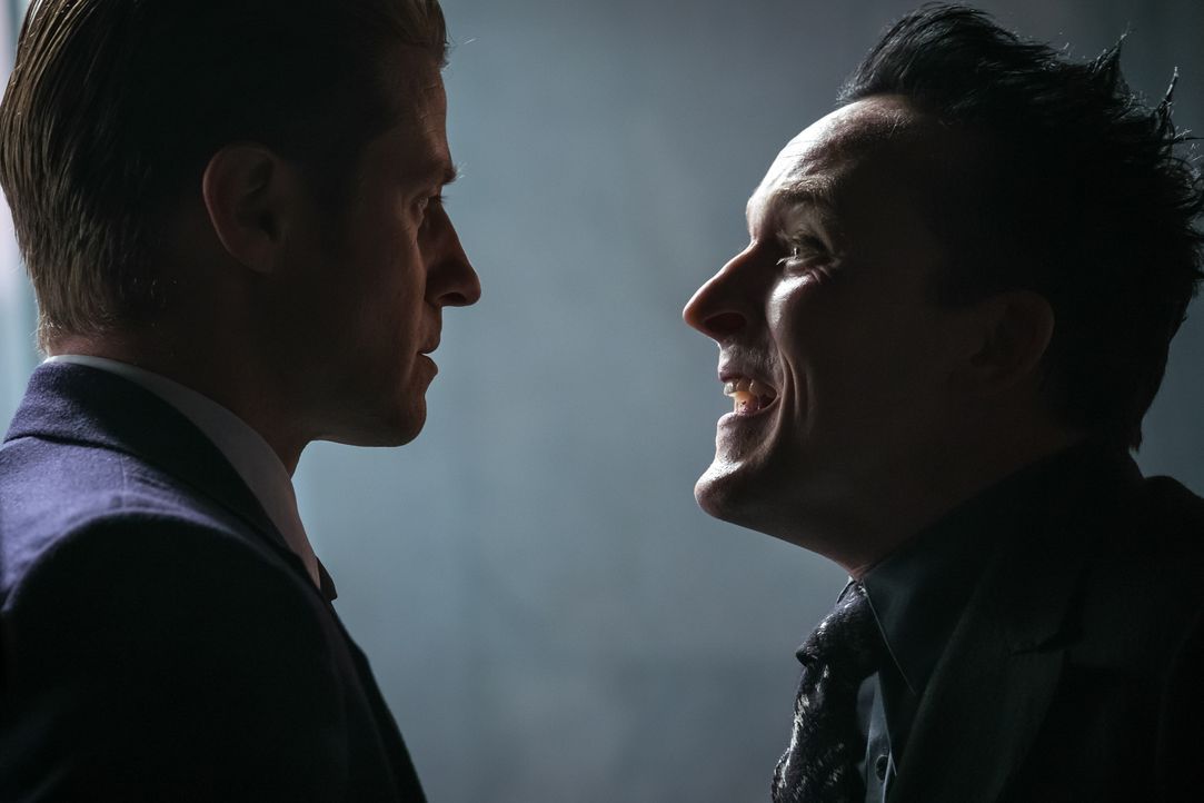 James Gordon (Ben McKenzie, l.); Oswald Cobblepot alias Penguin (Robin Lord Taylor, r.) - Bildquelle: Jeff Neumann 2018 Fox Broadcasting Co. / Jeff Neumann