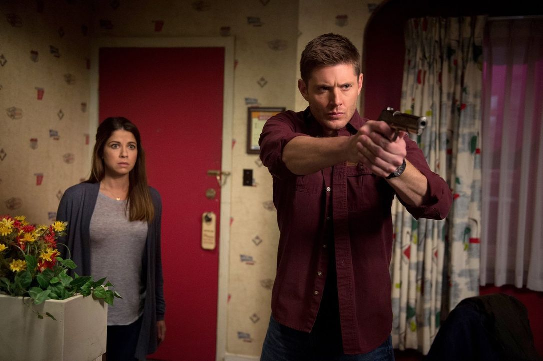 Wie weit wird Dean (Jensen Ackles, r.) gehen, um der jungen Mutter Melissa (Luciana Carro, l.) zu helfen? - Bildquelle: 2014 Warner Brothers