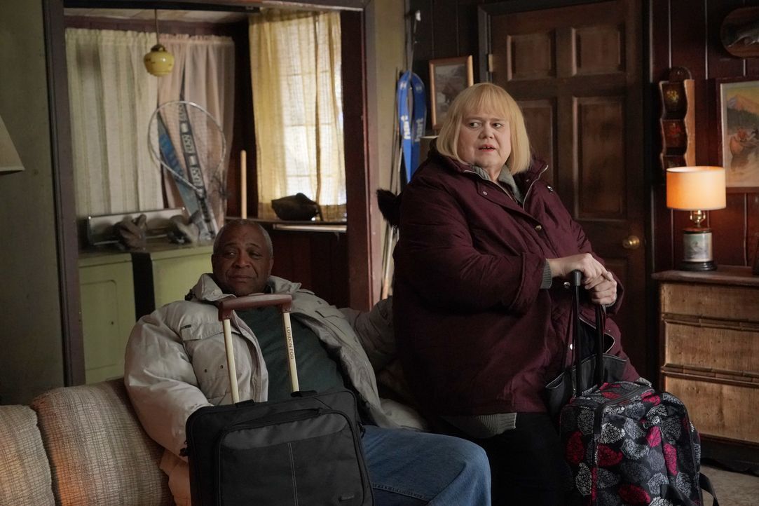 Ken (Alex Morris, l.); Christine Baskets (Louie Anderson, r.) - Bildquelle: 2018 FX Productions, LLC.  All rights reserved.