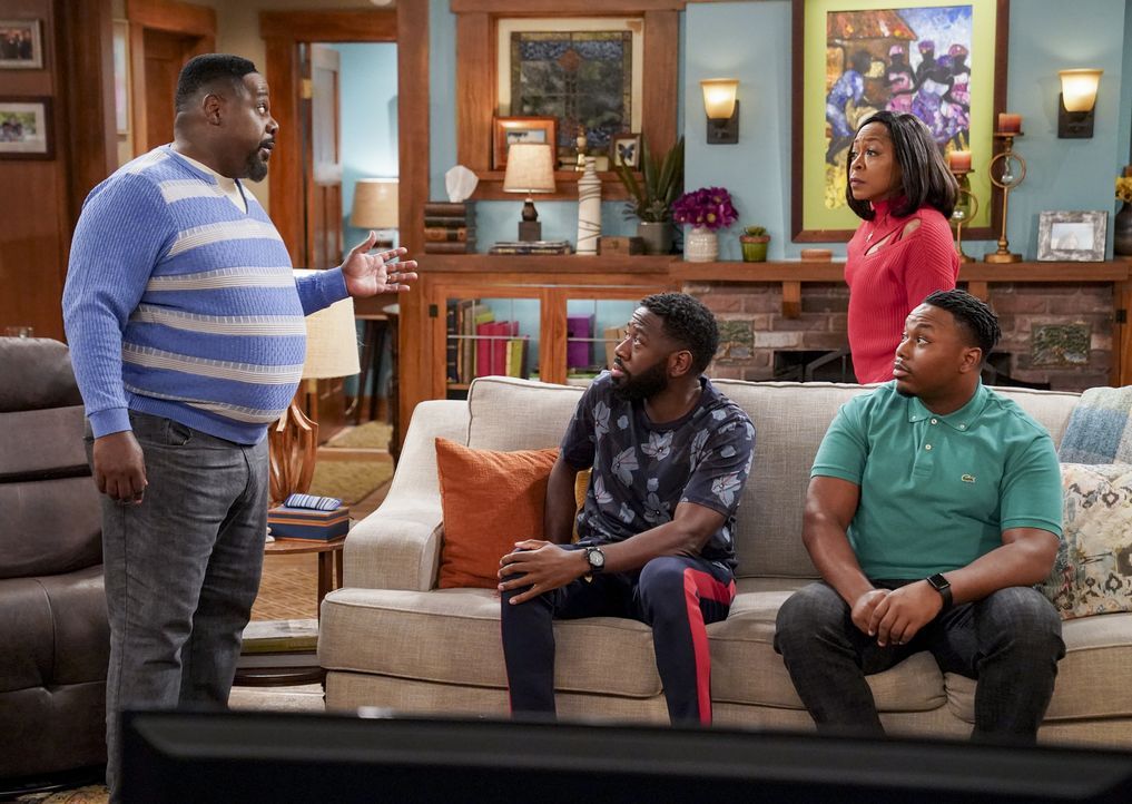 (v.l.n.r.) Calvin Butler (Cedric the Entertainer); Malcolm Butler (Sheaun McKinney); Tina Butler (Tichina Arnold); Marty Butler (Marcel Spears) - Bildquelle: Monty Brinton © 2020 CBS Broadcasting, Inc. All Rights Reserved. / Monty Brinton