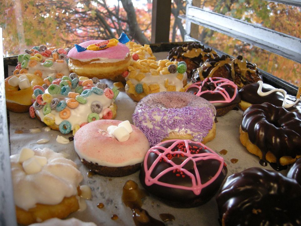 Für die Donuts von Voodoo Doughnuts in Portland muss man auch mal länger in der Schlange stehen, denn sie sind äußerst beliebt und in den USA sehr b... - Bildquelle: Ryder Greene The Travel Channel, L.L.C.