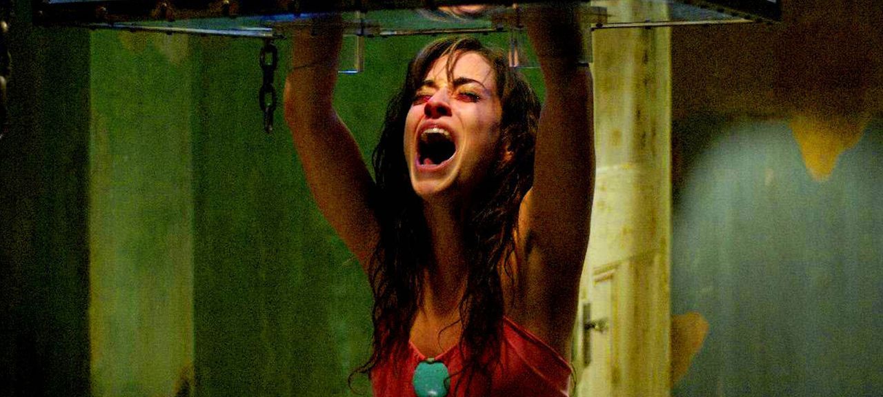 Beim Versuch, an eine Spritze mit Gegengift zu gelangen, erlebt Addison (Emmanuelle Vaugier) eine bitterböse Überraschung.... - Bildquelle: Kinowelt Filmverleih